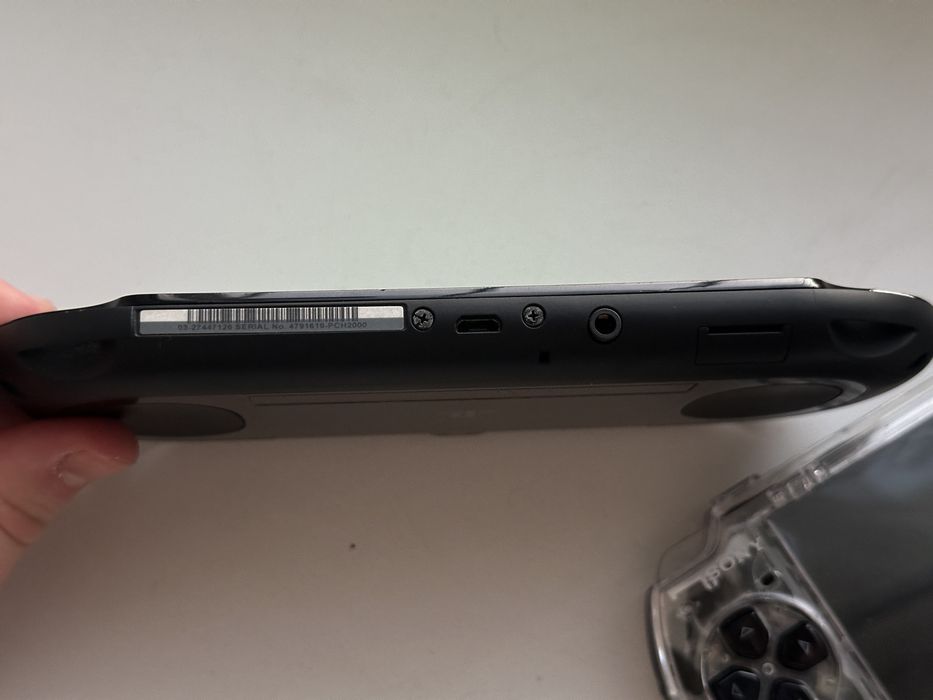 Sony PS Vita Slim 2000 64gb в хорошому стані