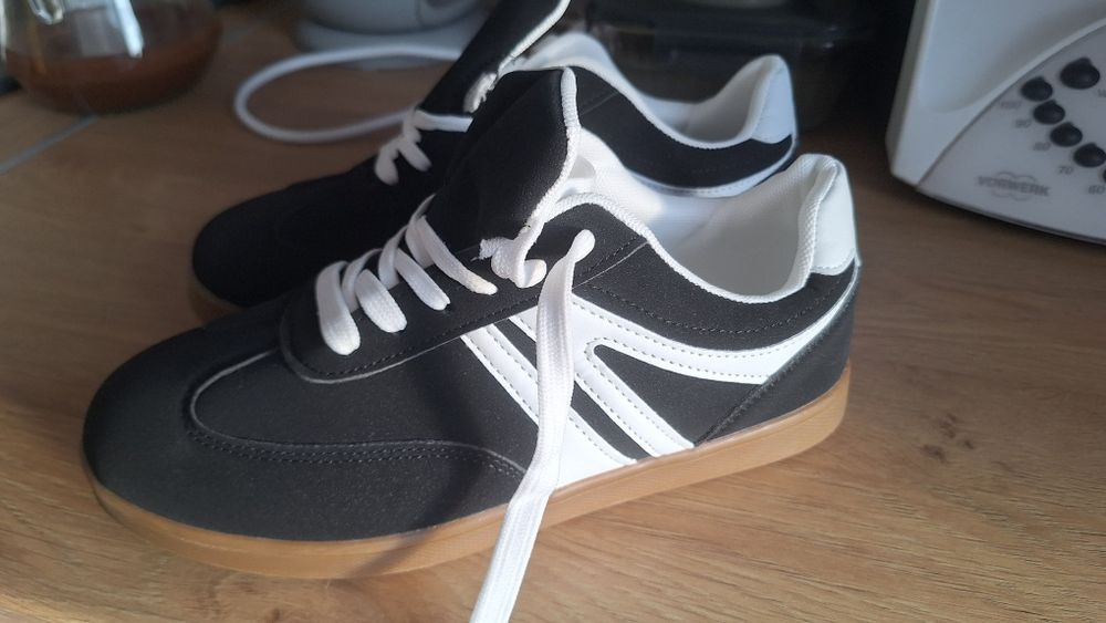 Buty sportowe damskie