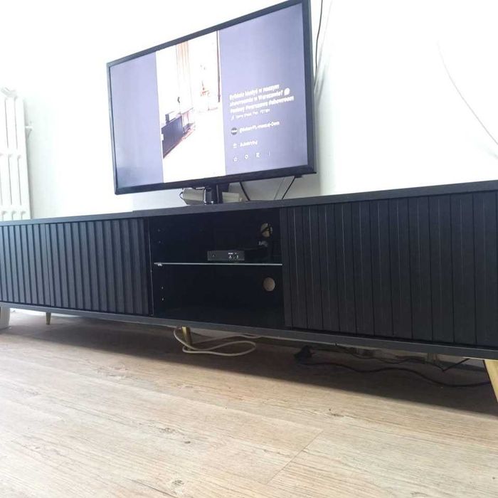 Szafka RTV Bello Selsey lamelowe fronty 175 cm złote podpory
