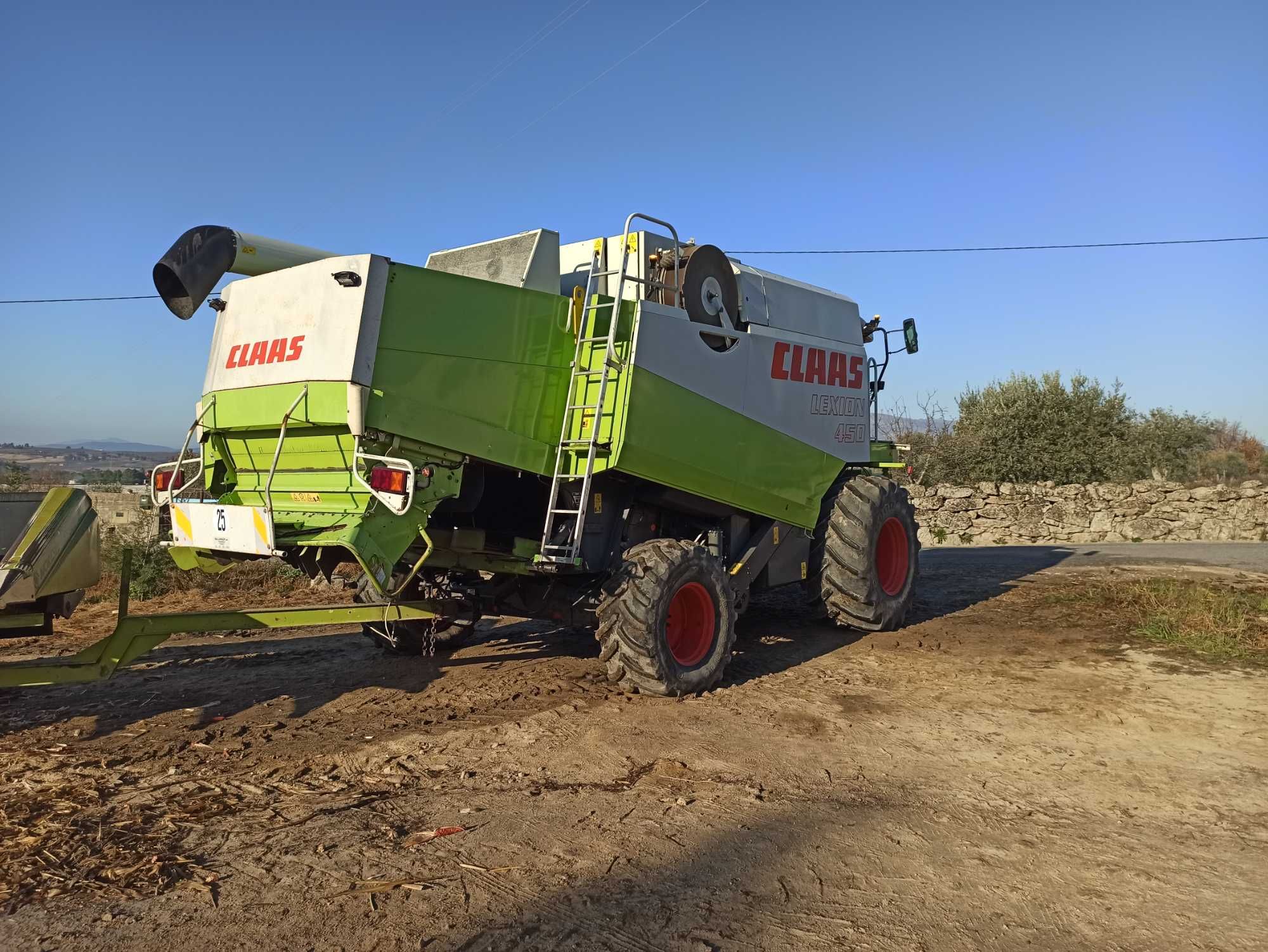 Ceifeira Claas Lexion 450 4x4 com auto-contour