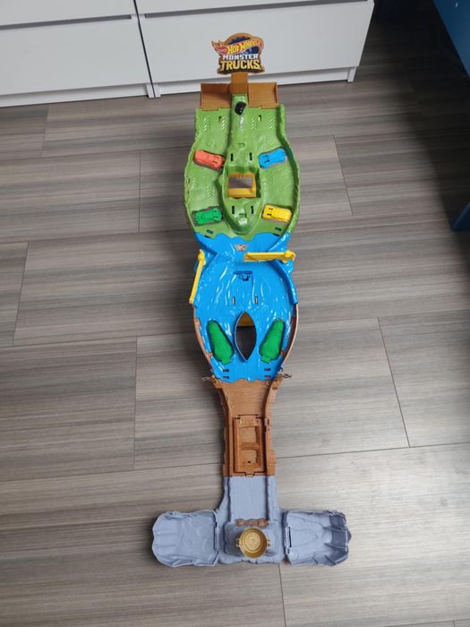 Hot Wheels Monster Trucks F22 Tvd Playset