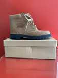 Bota de cabedal com atacas