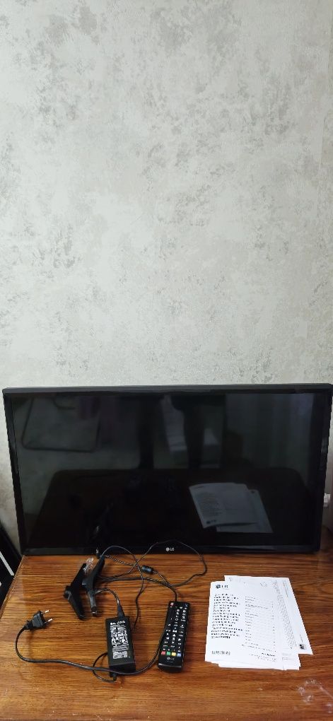 САМОВИВІЗ СУМИ. Телевізор LG 32LJ510B, б/в, стан хороший
