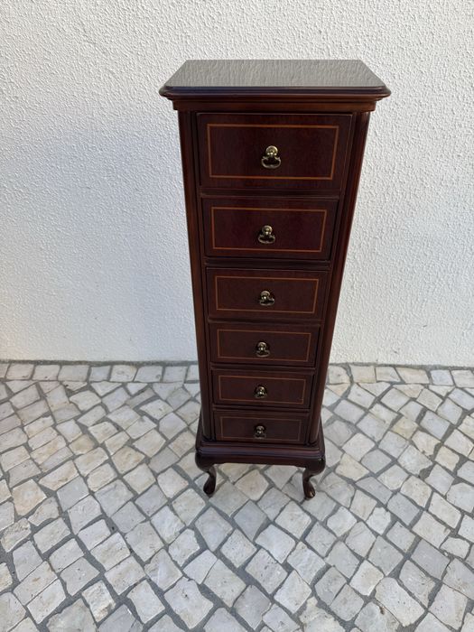 Móvel com 6 gavetas