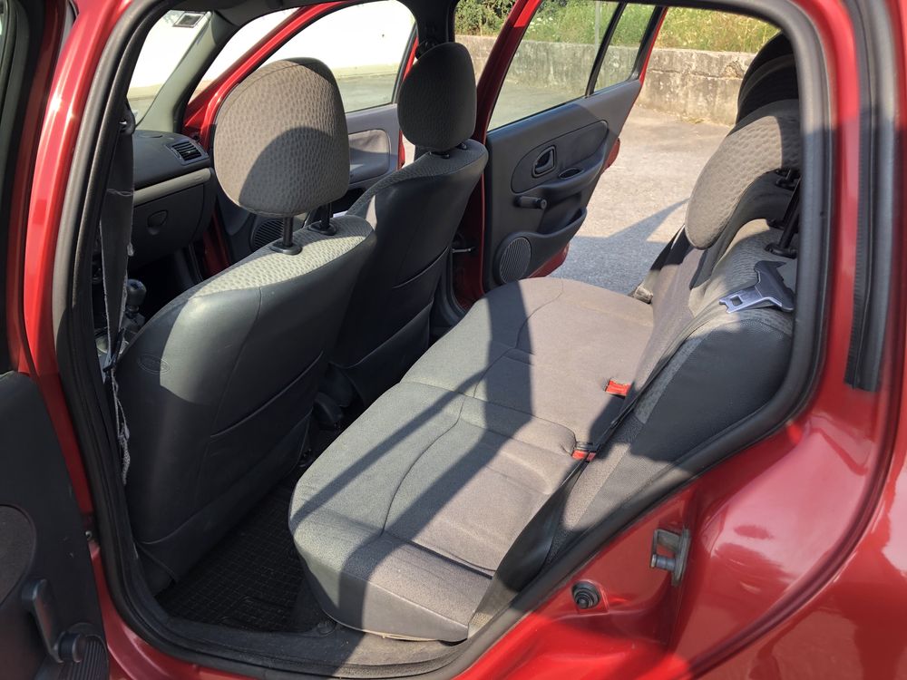 Renault Clio 1.2 2004 Gasolina - Impecavel