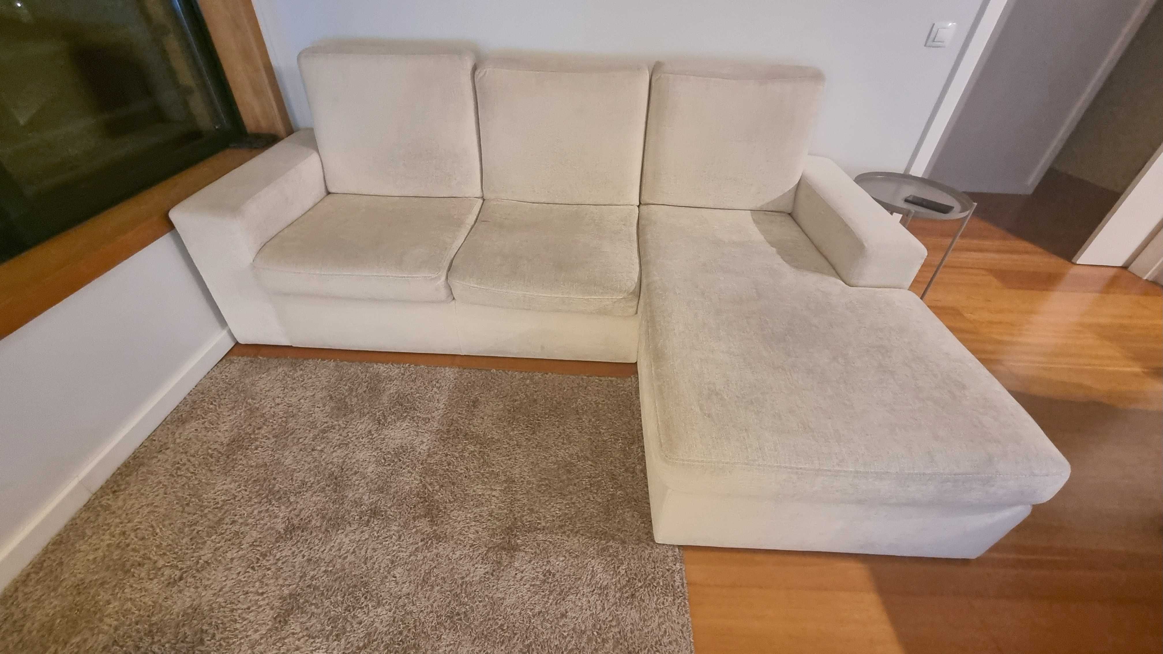 Sofá de 3 lugares com chaise longue