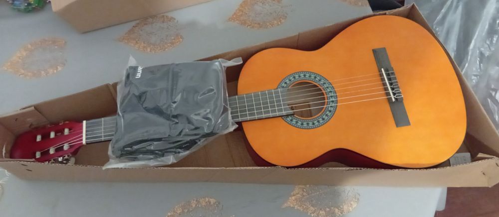 COMBO: 2 Guitarras acústicas Starone e 1 ukulele Harley benton