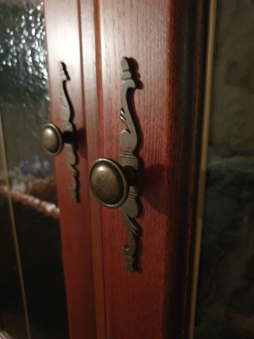 Kredens dębowy w bardzo dobrym stanie