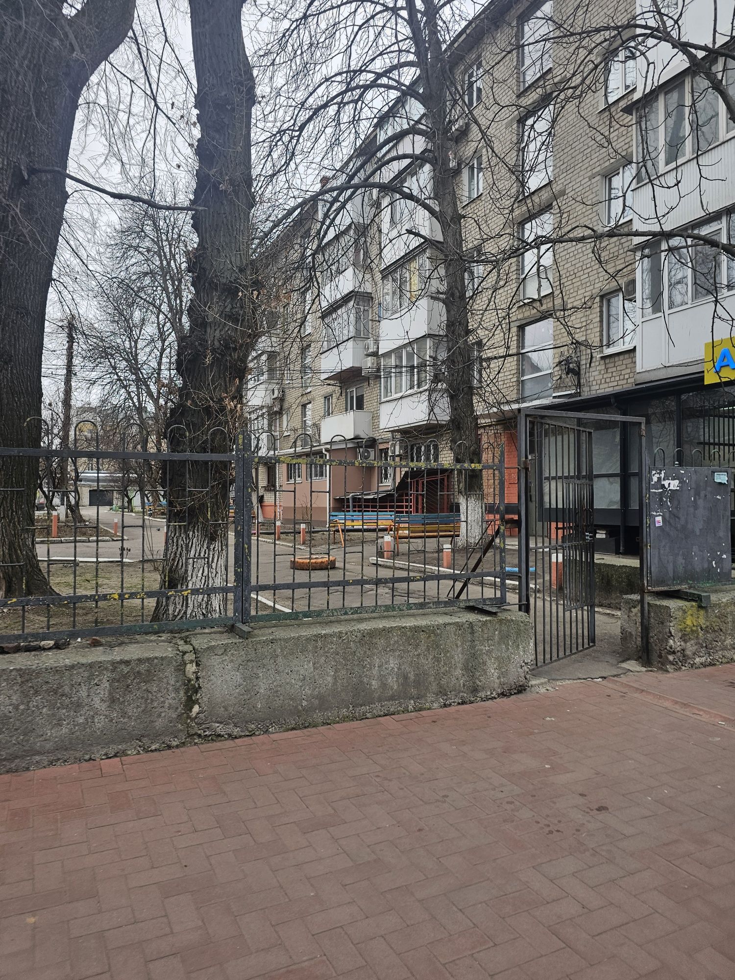 ПРОДАМ 3 комн на Соборной возле музея