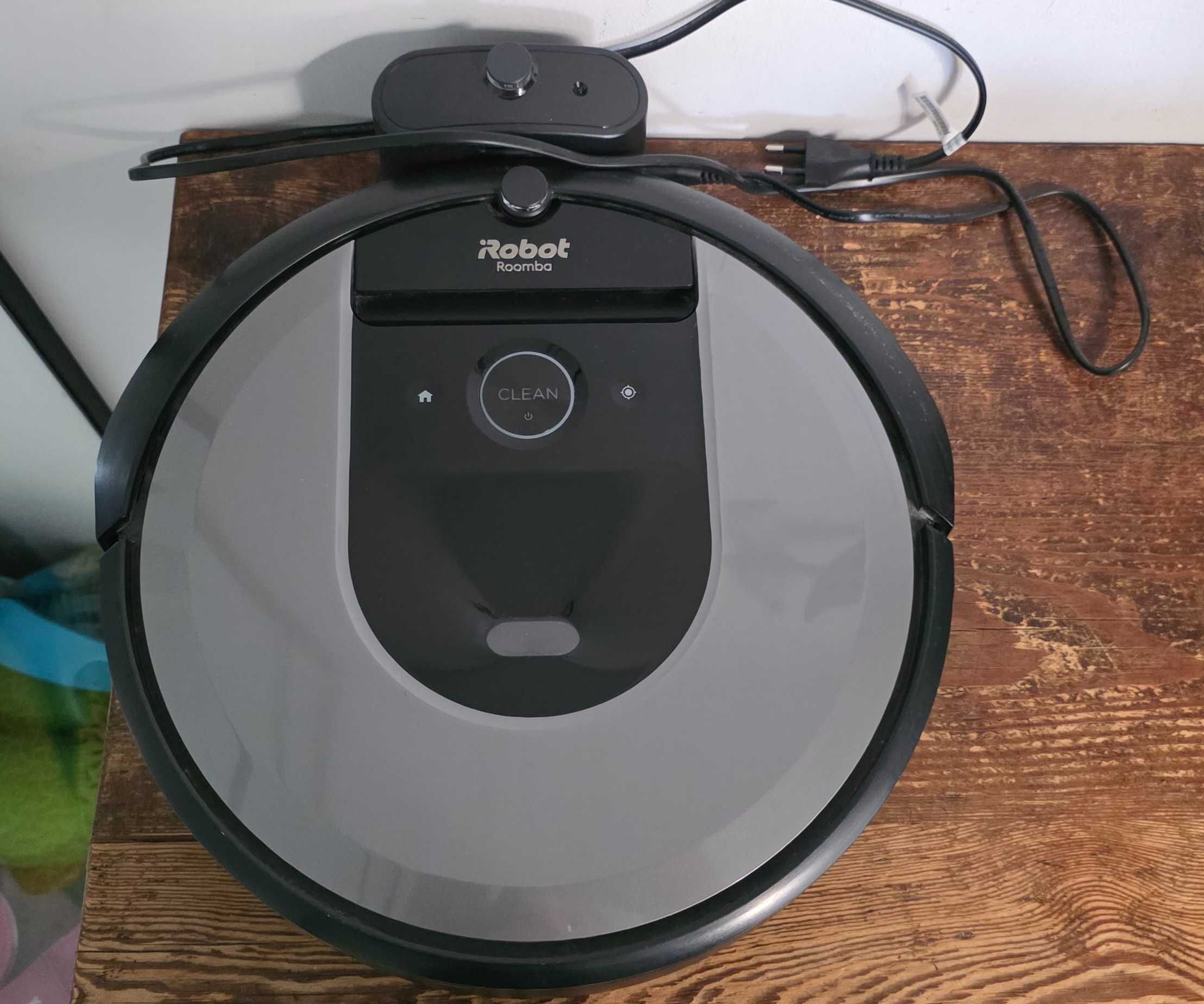 IROBOT Roomba I7 ze stacją dokującą