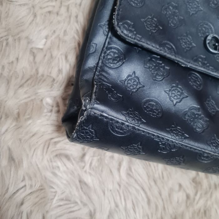 Guess torebka mała listonoszka albo na ramię logowana ze złotym łańcus