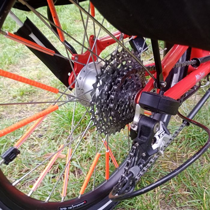 Rower poziomy trójkołowy