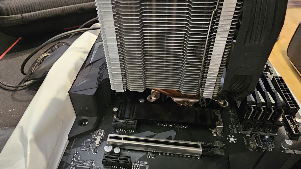 Procesor intel i7 9700k + Gigabyte z390 +32 GB RAM + Fortis 3
