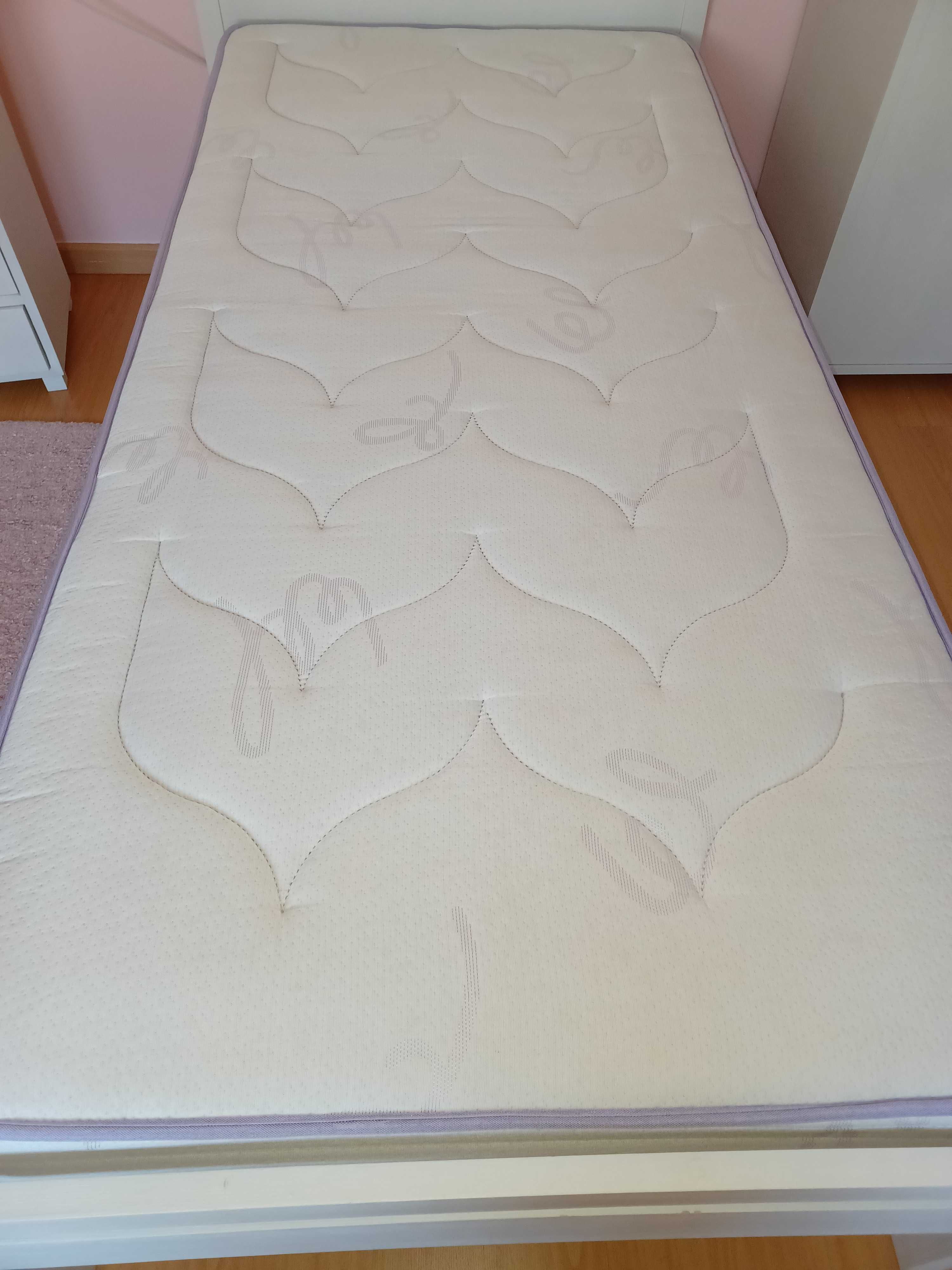 Cama de solteiro para menina