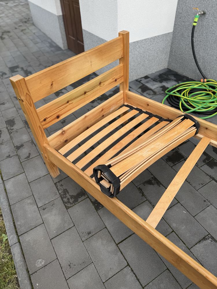 Drewniane łóżko ze stelażem 80x200