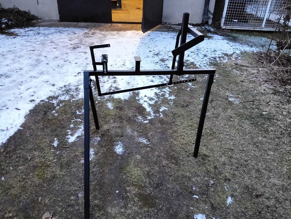 Stojak do samodzielnego cięcia drewna piłą spalinową pilarką