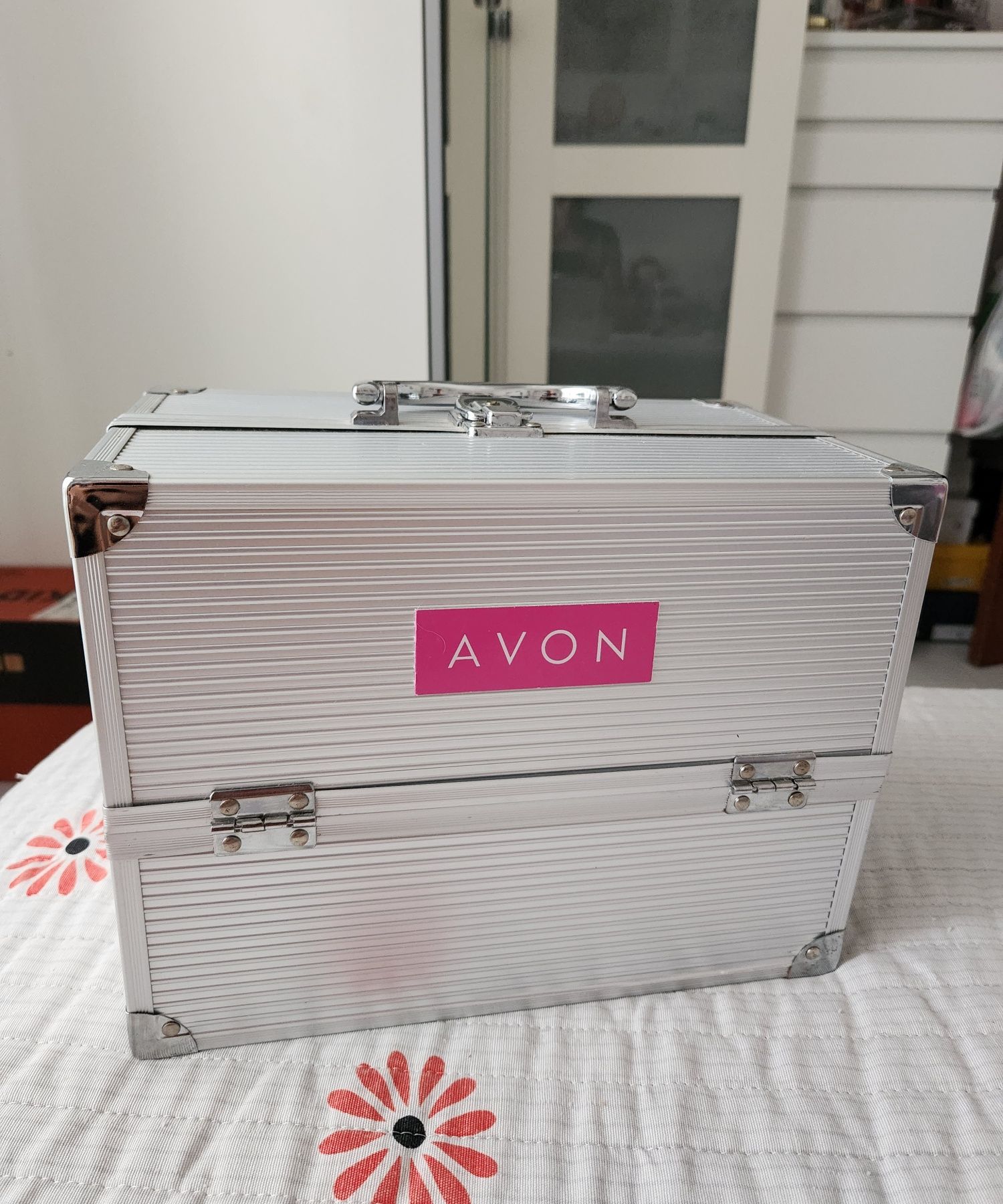 Maquilhagem AVON com mala