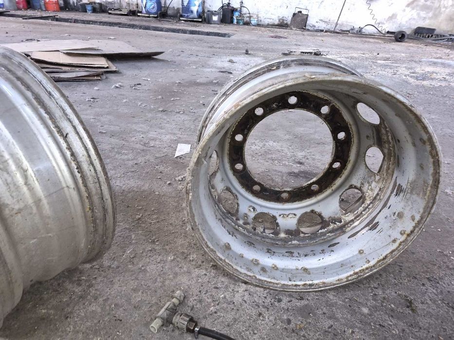 Диски вантажні  металеві 9.00*R22,5 10 отворів тягач