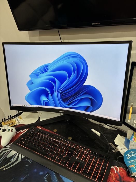 Samsung Odyssey G5 27”