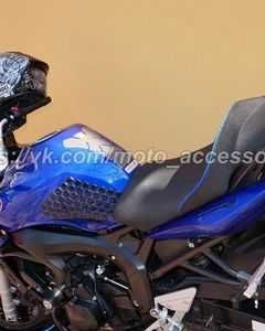 Захисні наклейки  -соти на бак мотоцикла під коліна (чорні та прозорі)