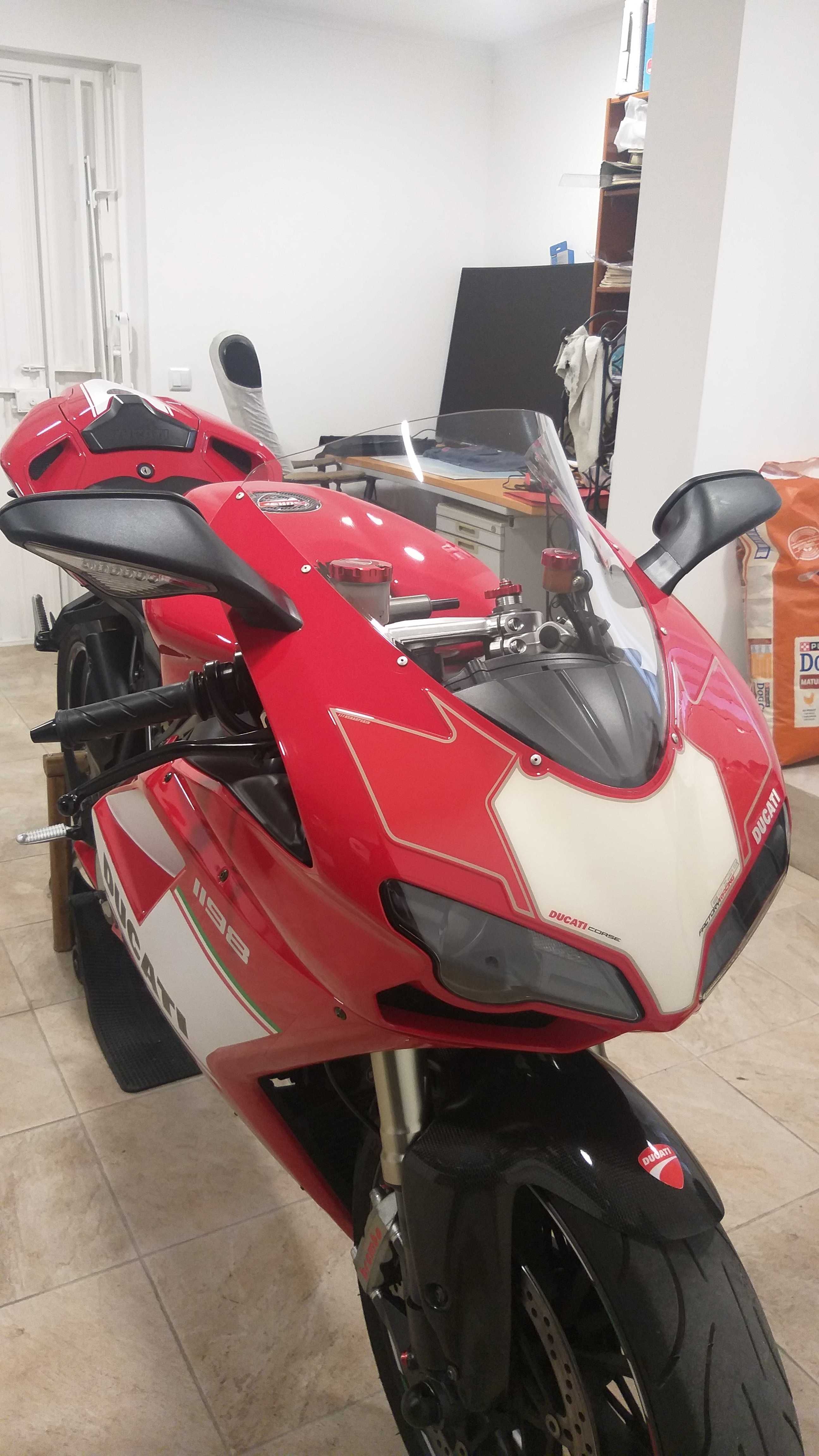 Ducati 1198 como nova