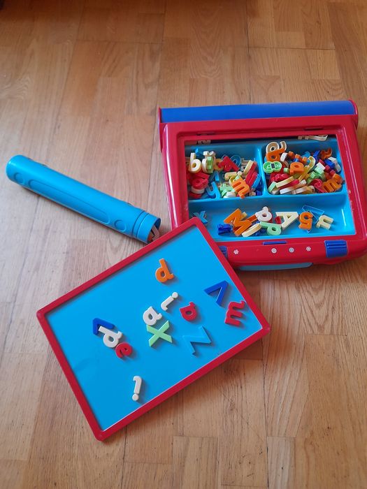 Zabawka edukacyjna walizka tablica magnetyczna z literami