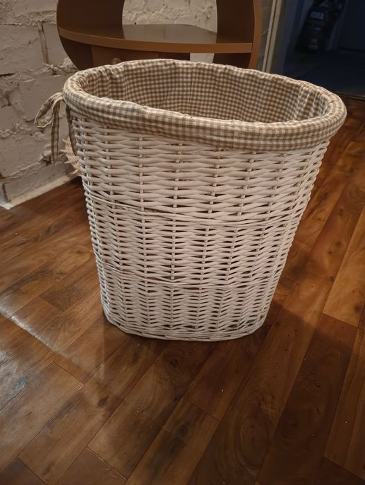 Kosz wiklinowy. Jysk.