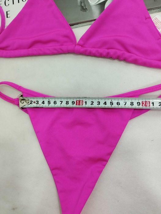 Купальник бикини малиновый на завязках
PrettyLittleThing