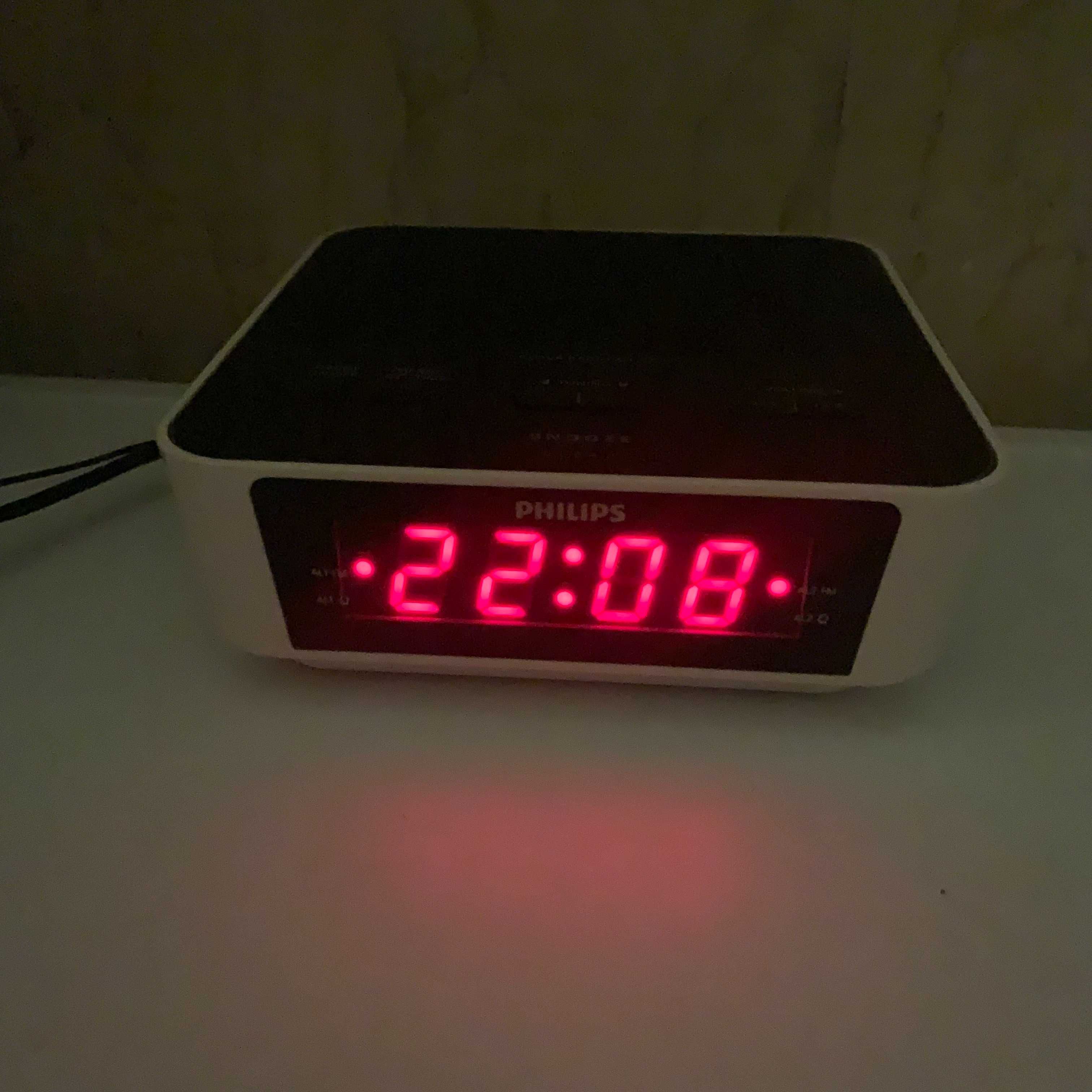 radio budzik biały model: SRC  2600W