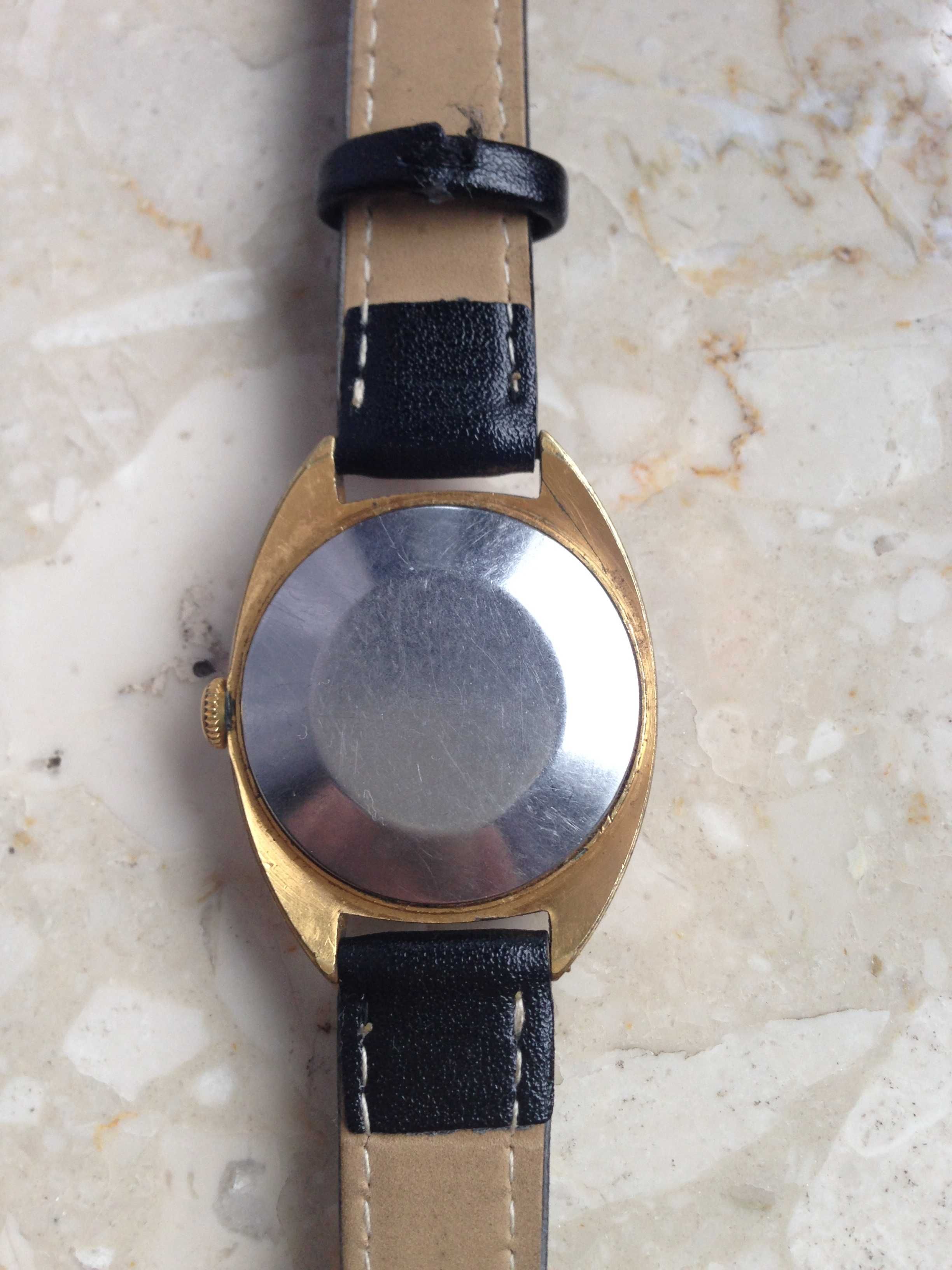 Zegarek naręczny Zaria nakręcany, złocony AU10.