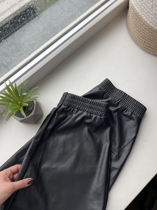 18 розмір 52 54 матові шкіряні з еко шкіри штани брюки джогери батал