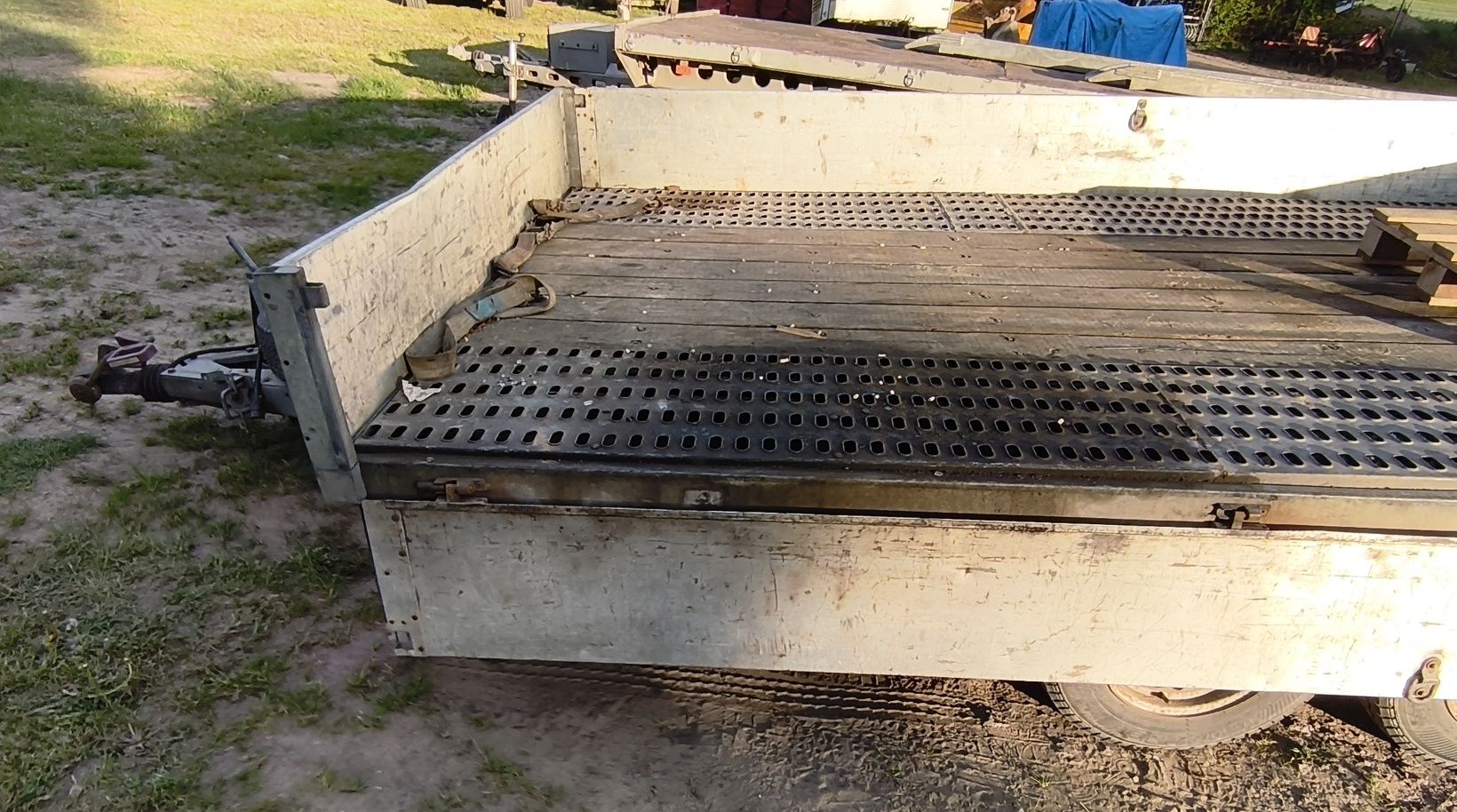 Przyczepa towarowa Saris laweta dmc 2700 kg rok 2005