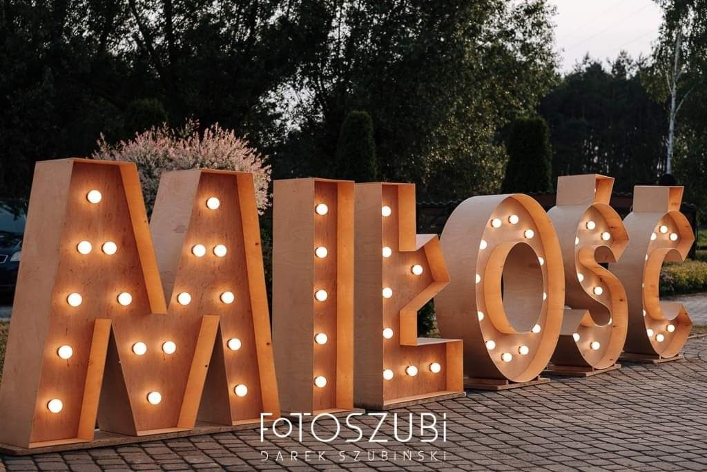 Napis świecący drewniany MIŁOŚĆ