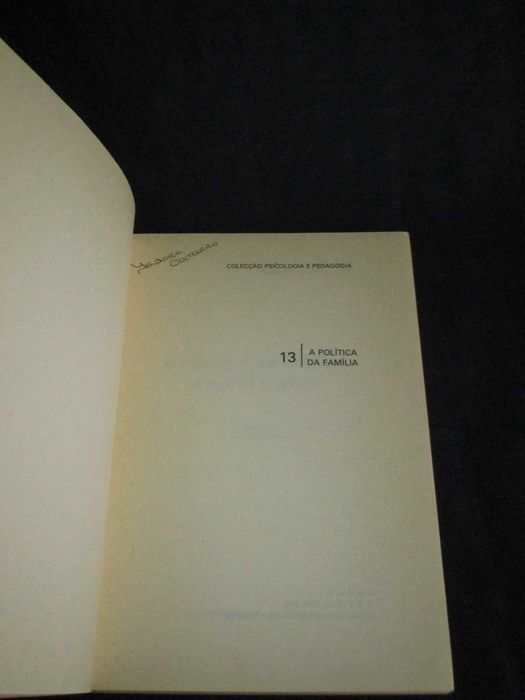 Livro A Política da Família e outros Ensaios Laing
