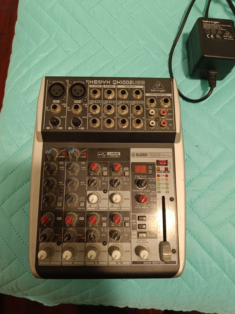 Mesa de som Behringer xenyx 1002