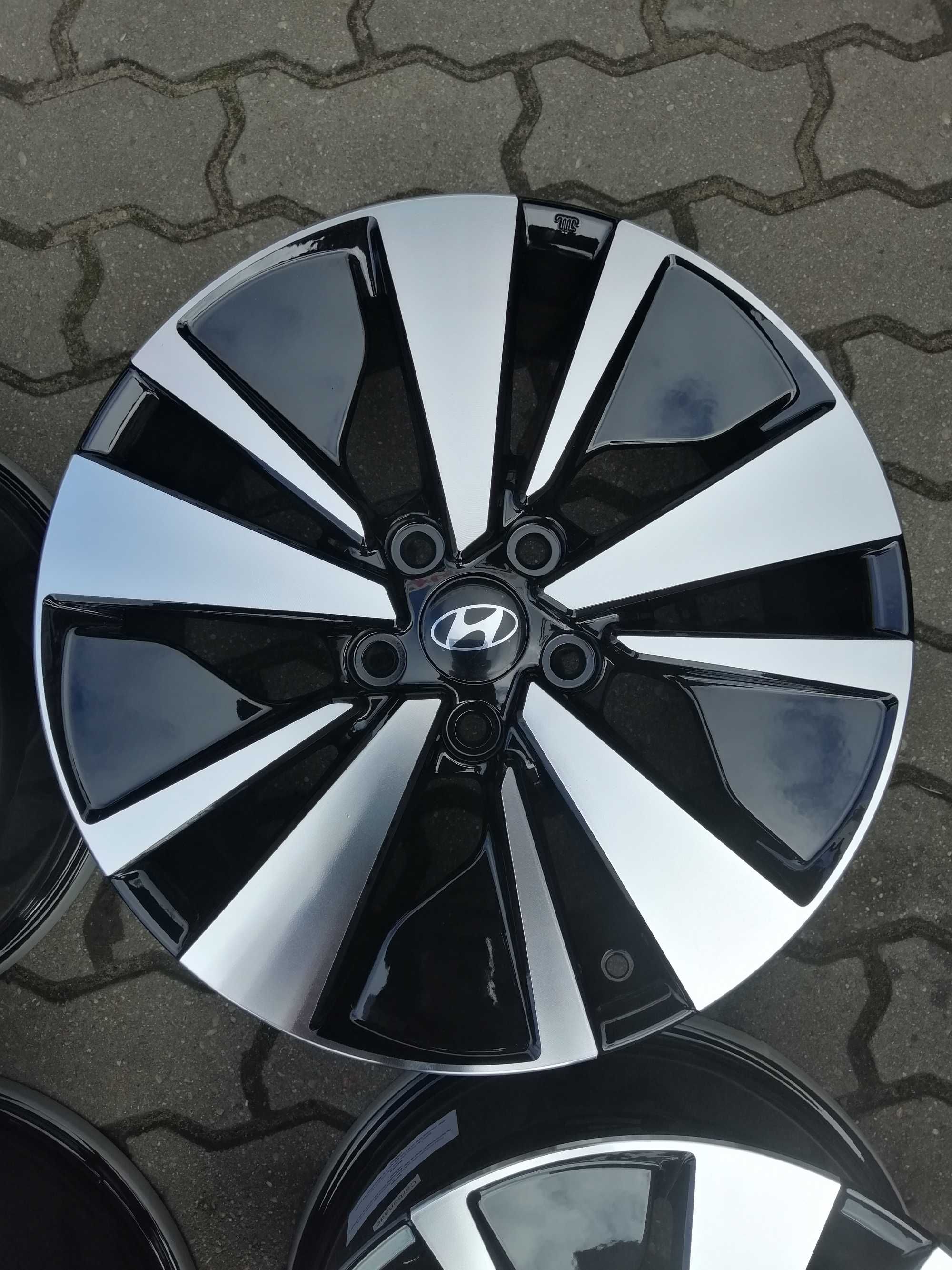 Felgi aluminiowe 5 x 114.3 R 17 Alufelgi oryginalne Carbonado Hyundai