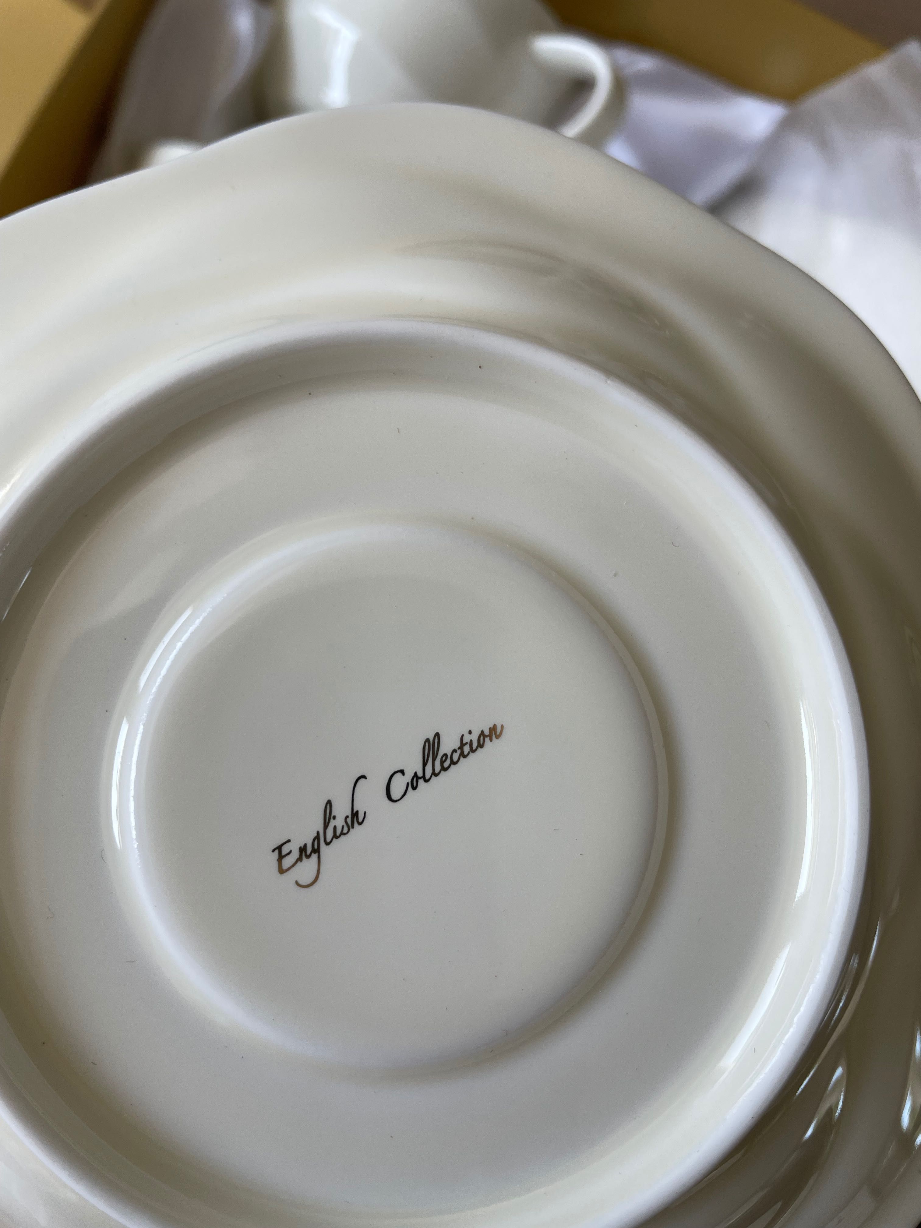 Komplet dwóch filiżanek - porcelana kolor ecru- nowe - w pudelku