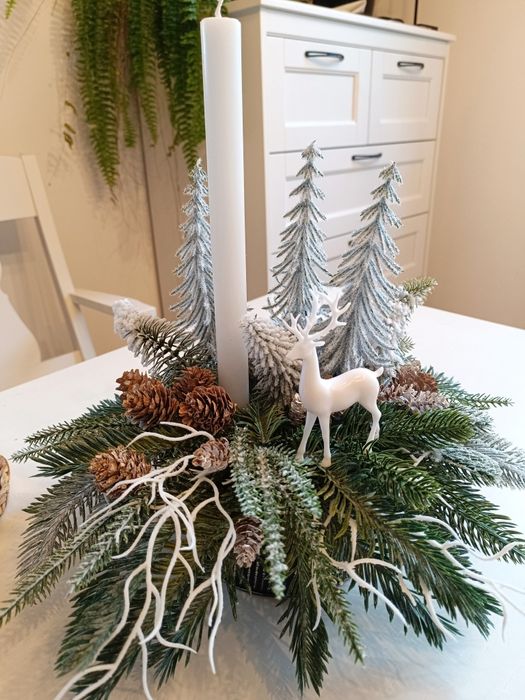 Świąteczna dekoracja z reniferem i świecą, stroik ozdoba stołu,choinki