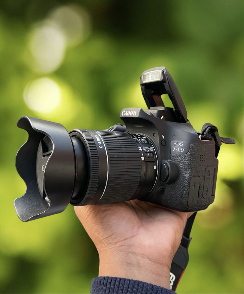 Canon Eos 750D WiFi/ecra tactil com lente 18-55mm e bolsa