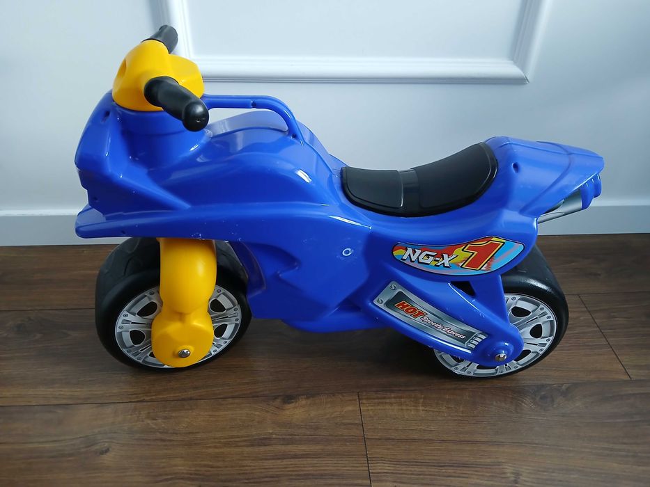 Motor motorek biegowy odpychacz jeździk