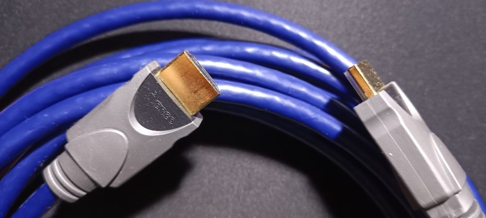 HDMI кабель довжиною 5,5 м.