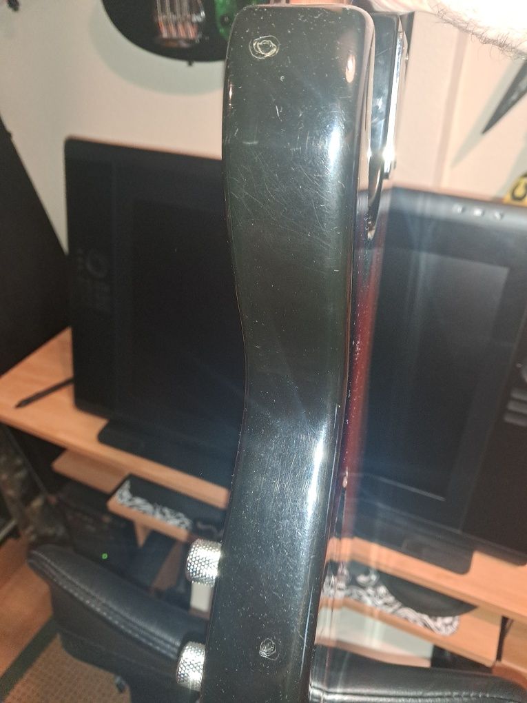 Baixo elétrico Vintage V96