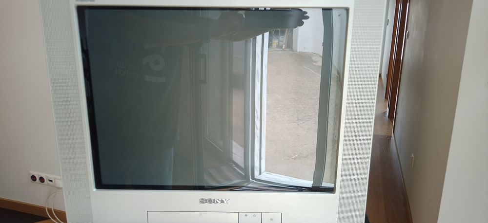Televisão Sony com Armário