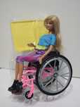 lalka Barbie Mattel na wózku z dodatkowymi ubraniami