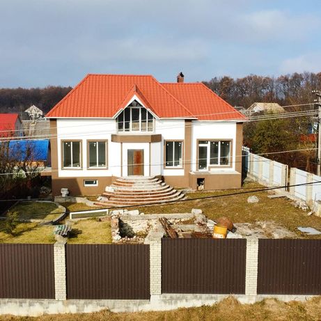 Продається 2воповерховий будинок в мікрорайоні Лезнево