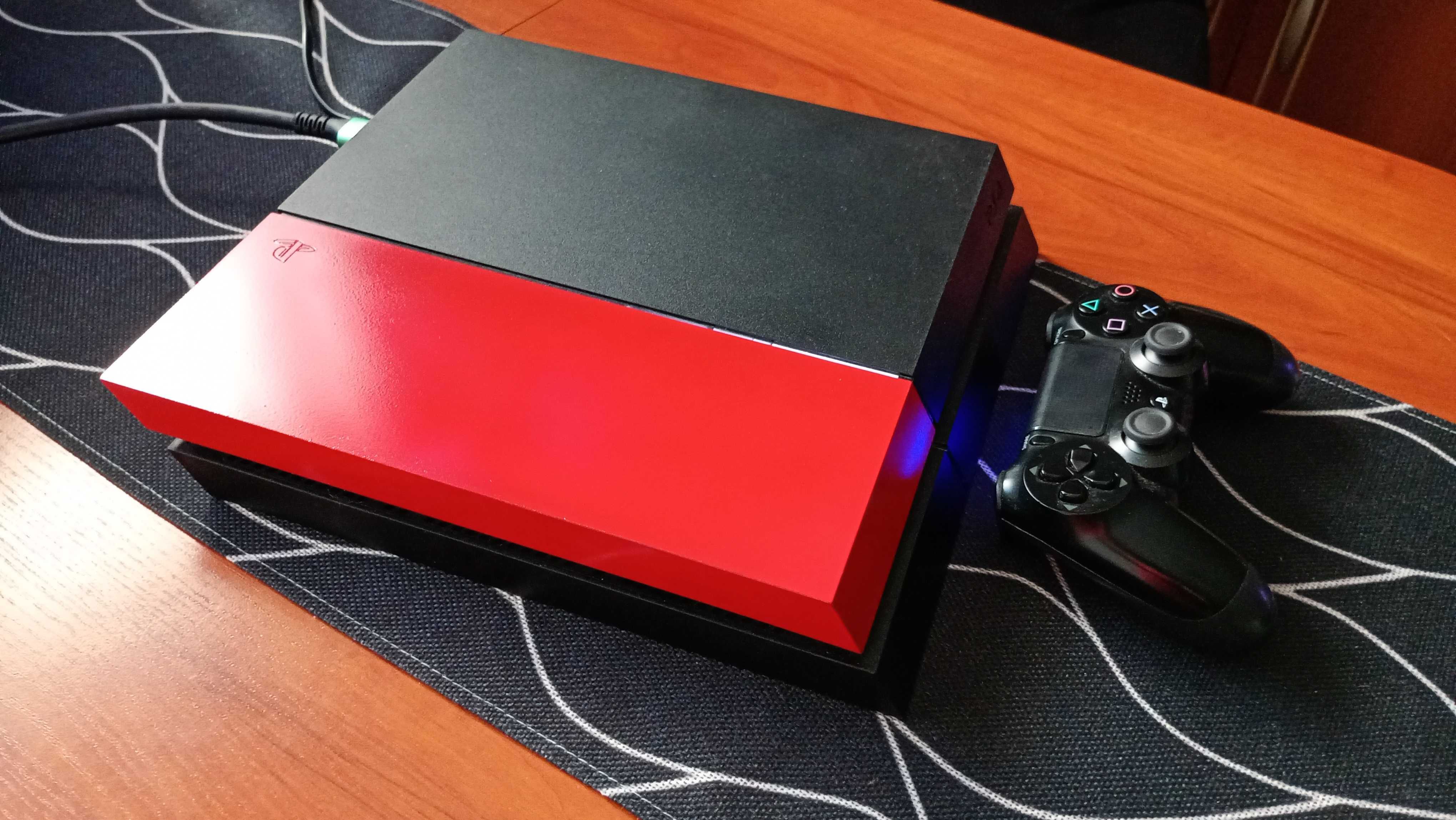 Konsola PS4 , 1 TB ,  Pad , okablowanie