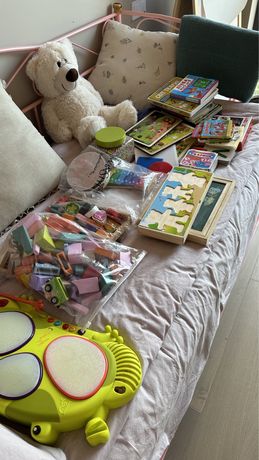 Іграшки дитячі, книги, пазли, дерев‘яні