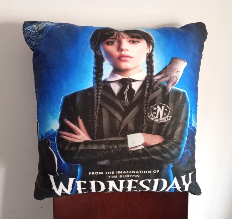 Almofada Wednesday