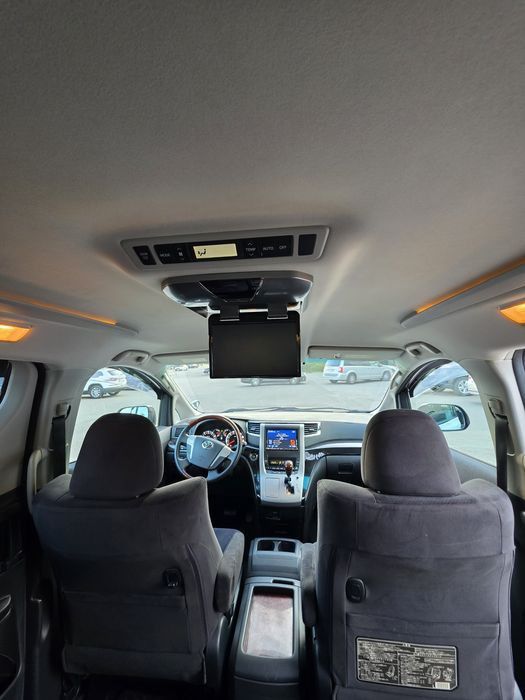 Toyota Vellfire 2,4 CVT 2010 7 мест