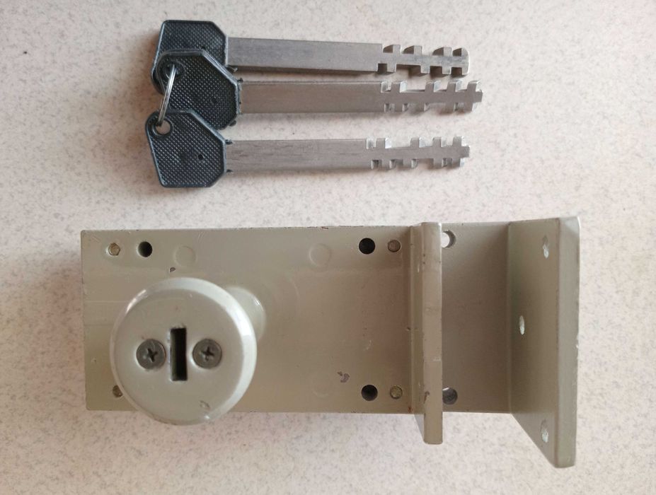 Замок ригельний (регельний)